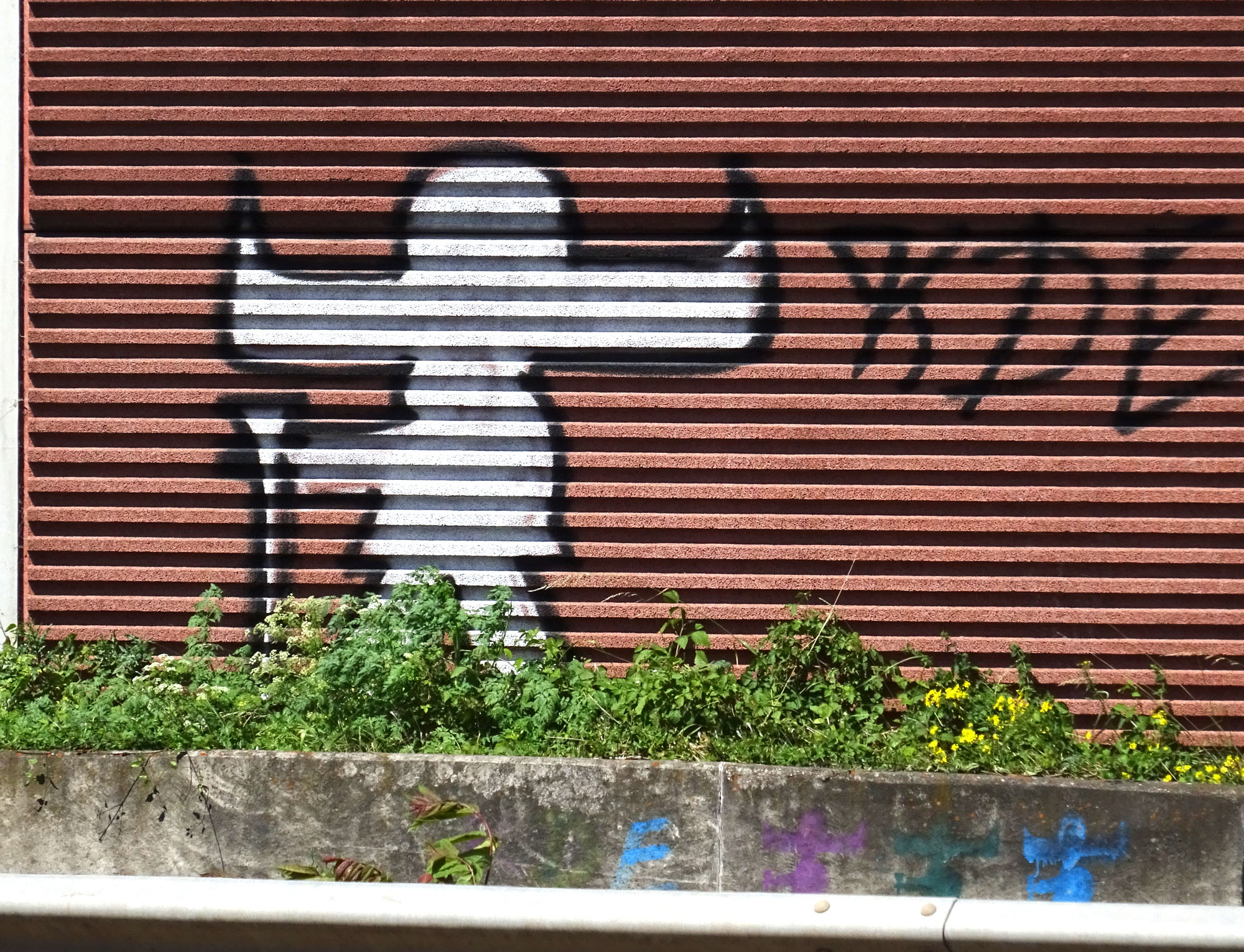 Graffiti an der B9 Worms